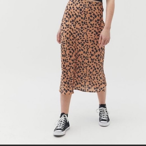 Urban Outfitters Dresses & Skirts - MIDI Leopard print skirt